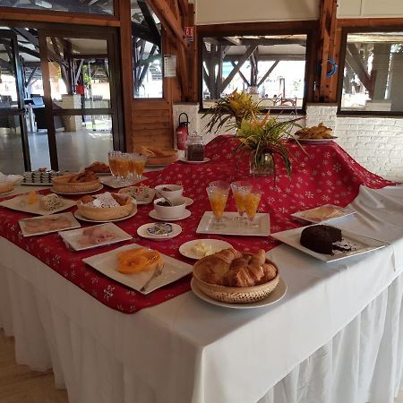Le Trevani Otel Koungou Dış mekan fotoğraf